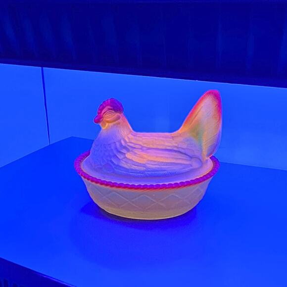 Satin Marigold Hen on Nest *Glows* - Picture 2 of 6